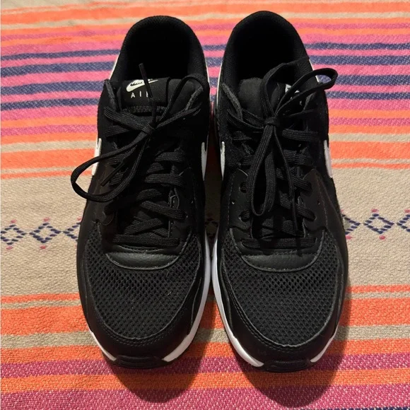 ❕EUC❕ Nike Air Max Gym Shoes - Picture 3 of 6